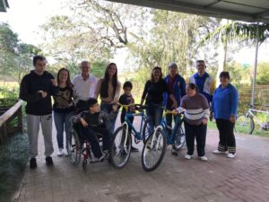 Leia mais sobre o artigo RC de Osório entrega bicicletas do projeto Pedalando com o Rotary