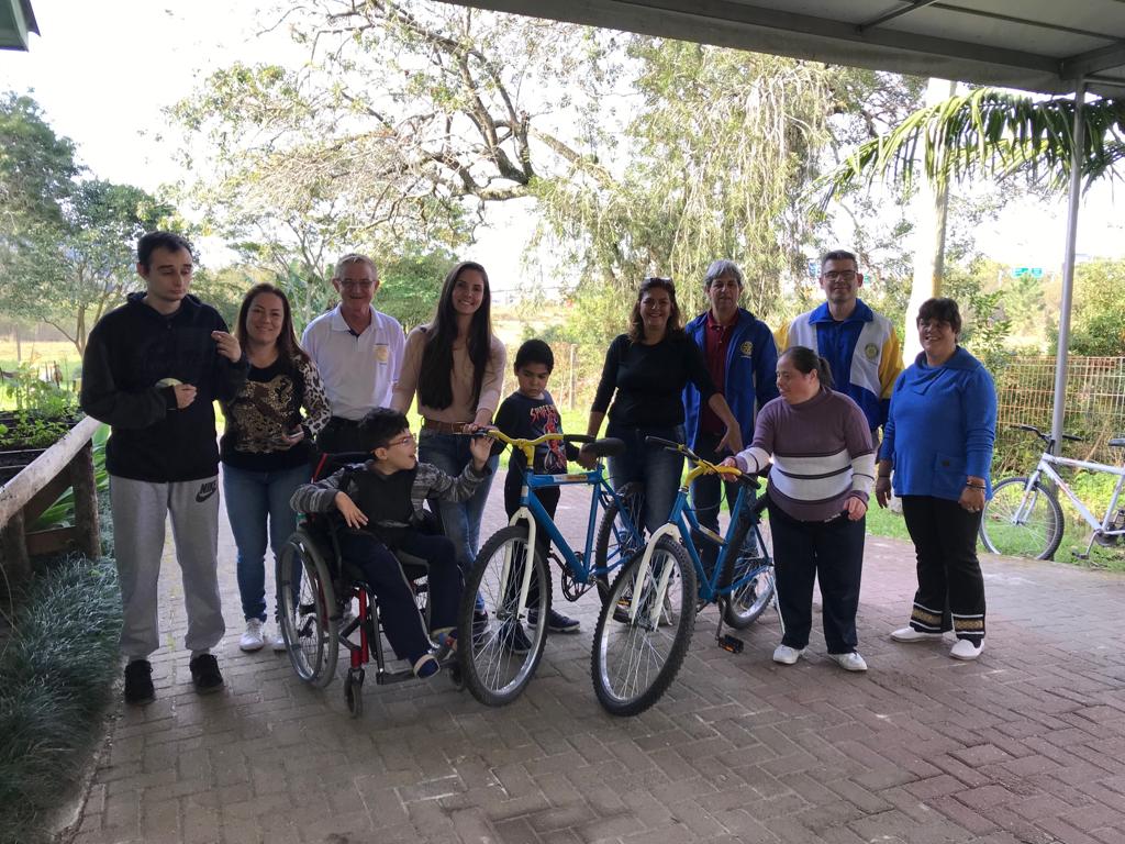 No momento, você está visualizando RC de Osório entrega bicicletas do projeto Pedalando com o Rotary